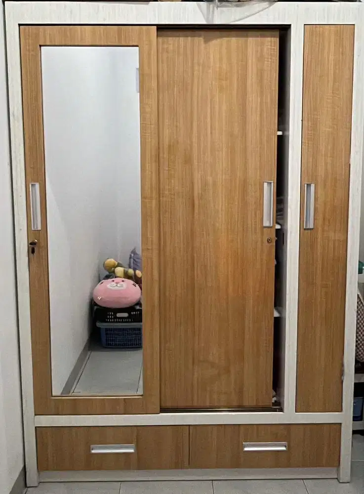 Dijual Lemari Pakaian HPL Grade A Bekas