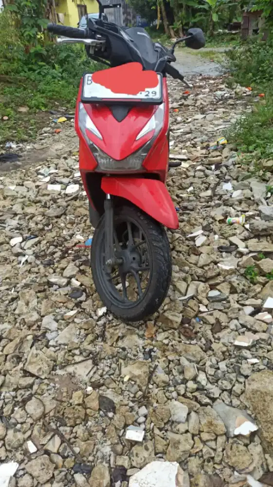 Honda beat cbs warna merah hitam full ori,rasa masih seperti baru