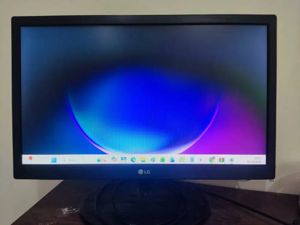LCD Monitor LED PC merk LG 19 inch utk cctv atau pc