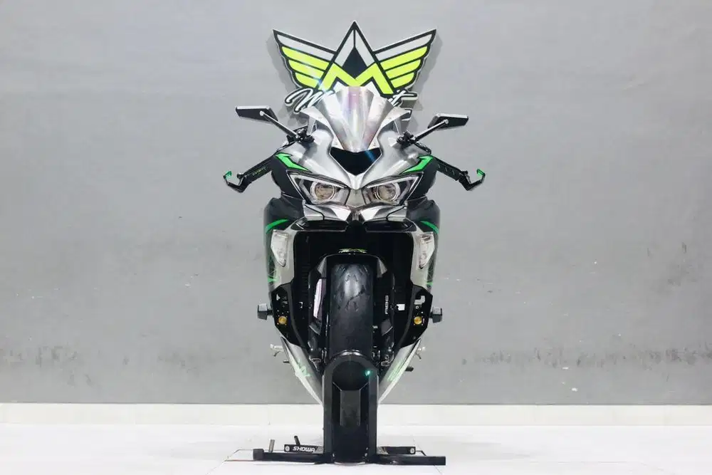 Kawasaki ZX25R ABS TFT 2023 like new er6n CBR250 benelli bn600
