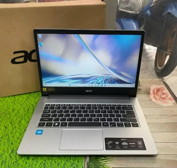 Laptop speak keren untuk kuliah, kantor dll