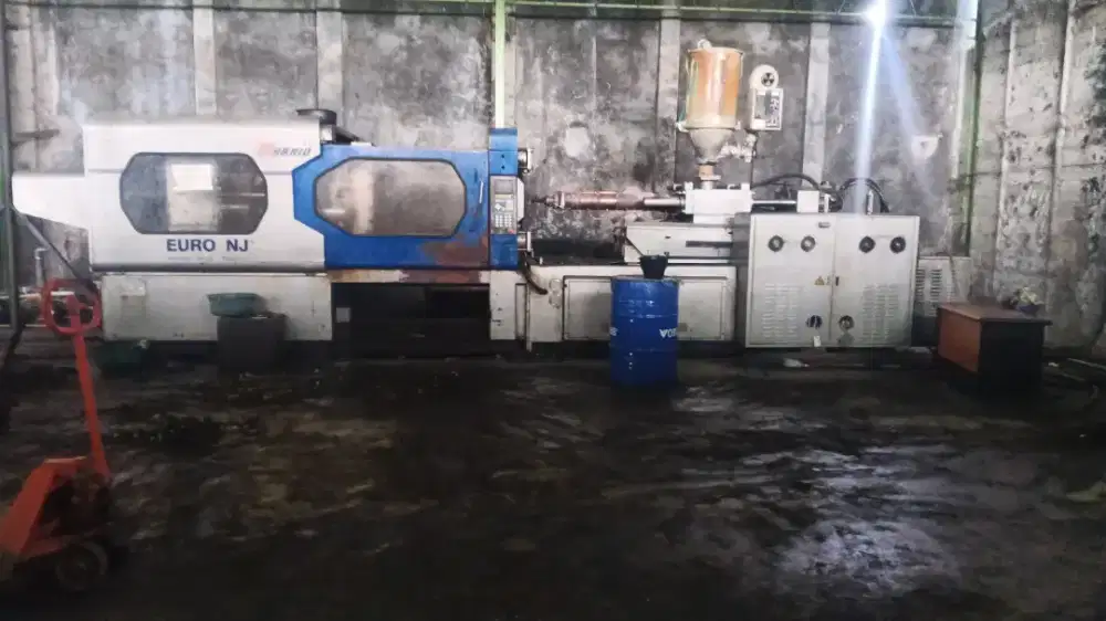 Mesin injection plastik 405 ton servo