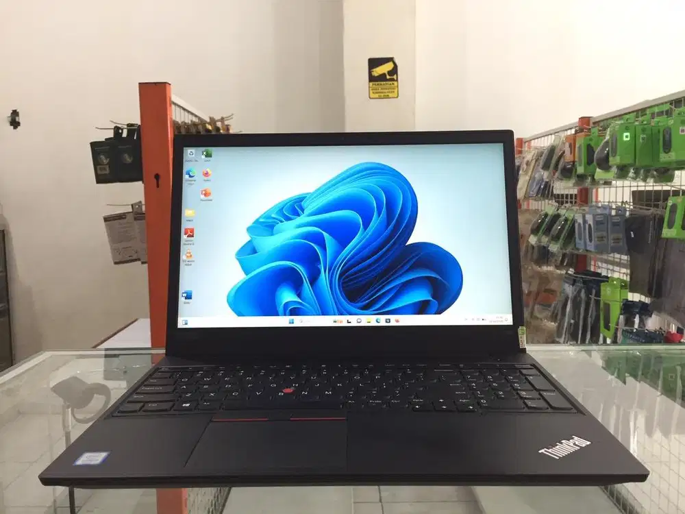 Lenovo ThinkPad E590 Core i5Gen8 Ram 16GB SSD 256GB 15in Slim Mulus