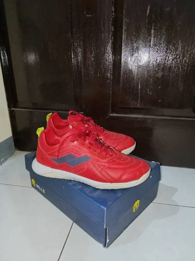 Sepatu futsal Mills voltasala gerona