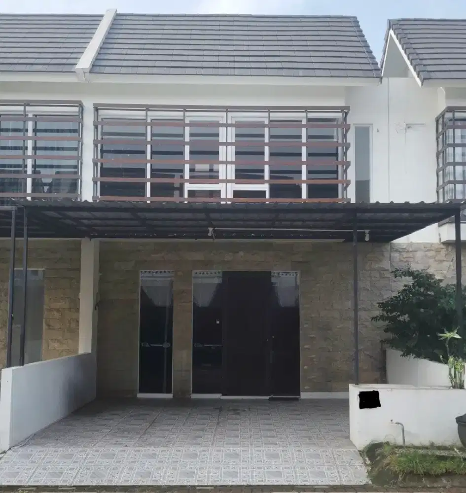 DI KONTRAKAN RUMAH DI MUTIARA CITY SIDOARJO cluster Monaco 2 lantai