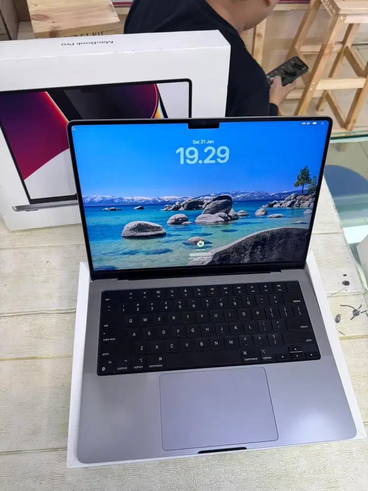 apple Macbook Pro M1 Pro 14-inch 16/512GB bekas second original