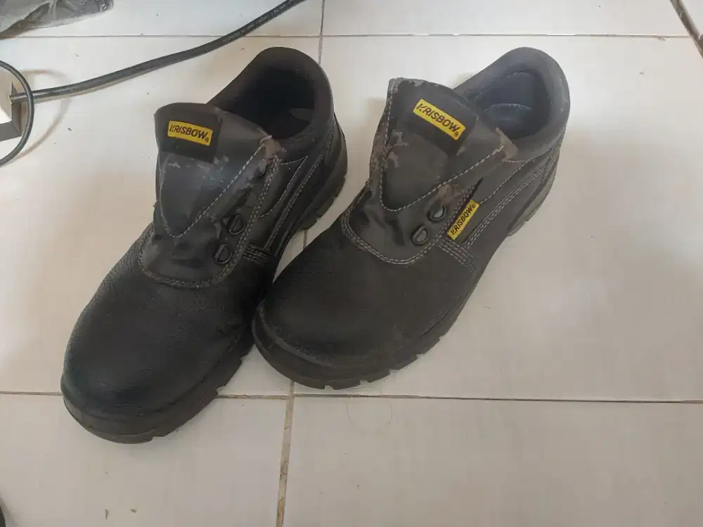 Sepatu safety krisbow