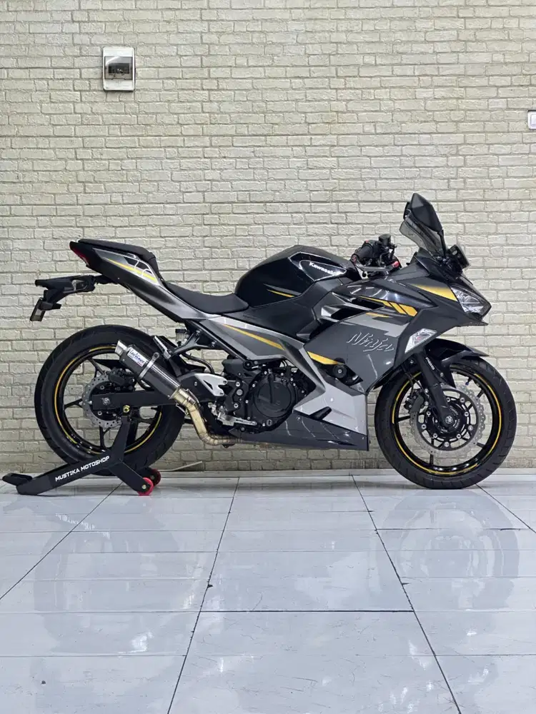 Tipe Tertinggi & Bonus Part Modif Kawasaki Ninja 250 ABS Keyless 2022