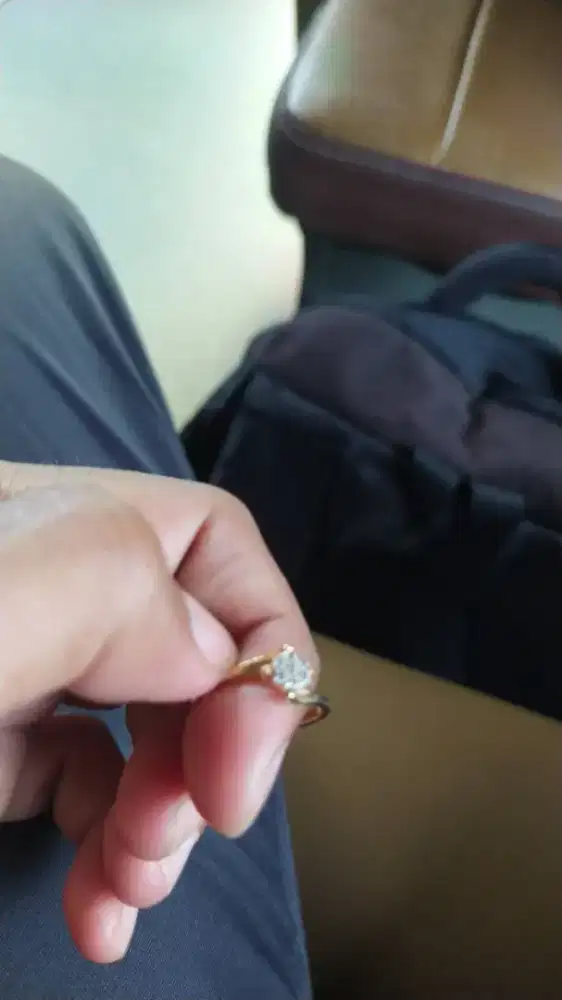 SILAHKAN JUAL EMAS DI SINI AJA KAK, EMAS LAMA DI JAMIN UNTUNG