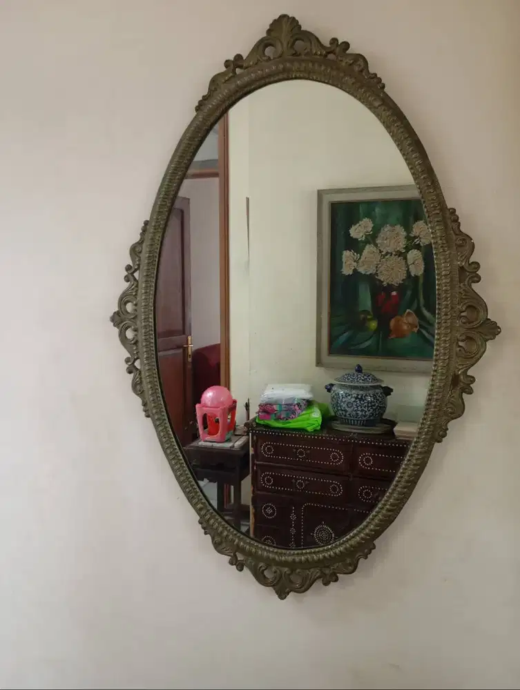 Cermin dinding oval vintage collectible