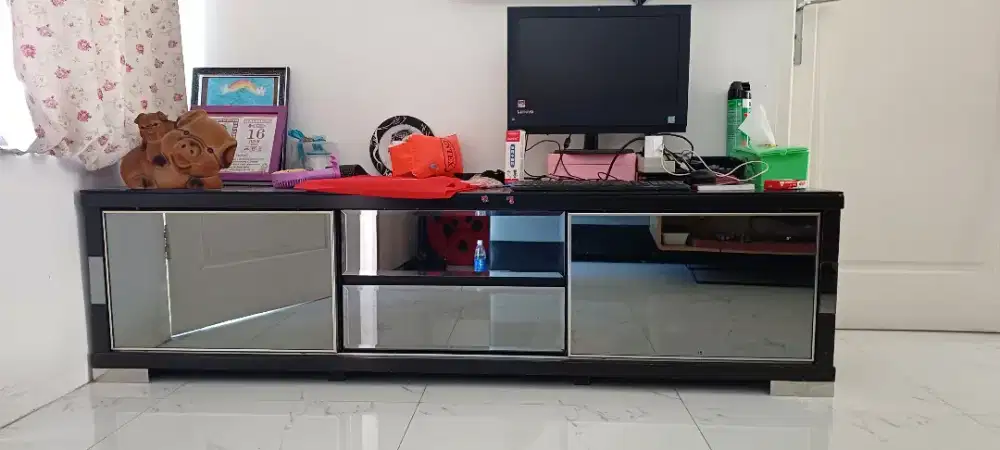 Rak TV Kualitas Import