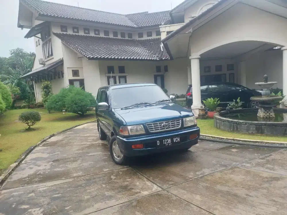 Kijang Kapsul 2.0 AT Lgx 2000