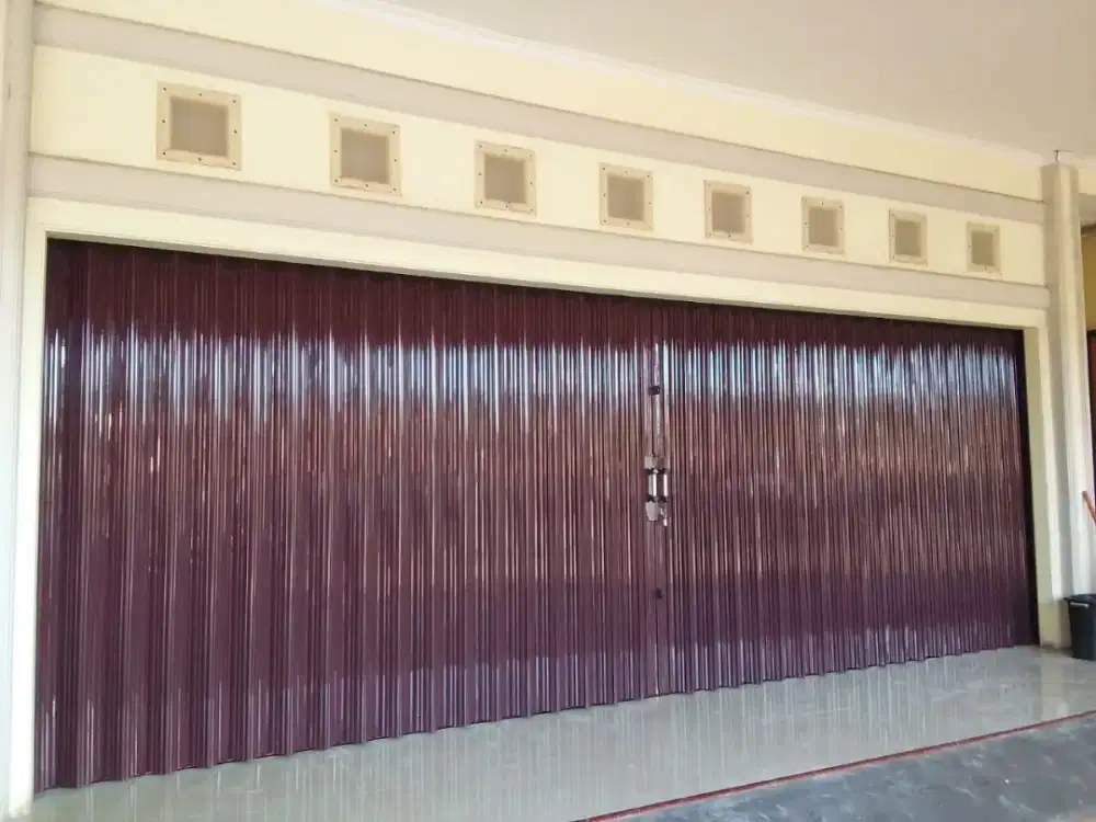 Folding gate rolling door spandek