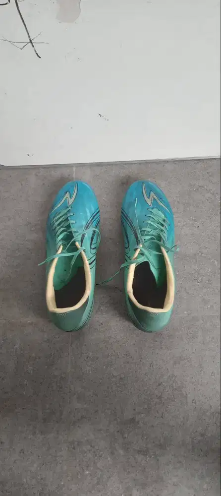 Sepatu spec Accelerator Lightspeed 4 berwarna Aqua Green