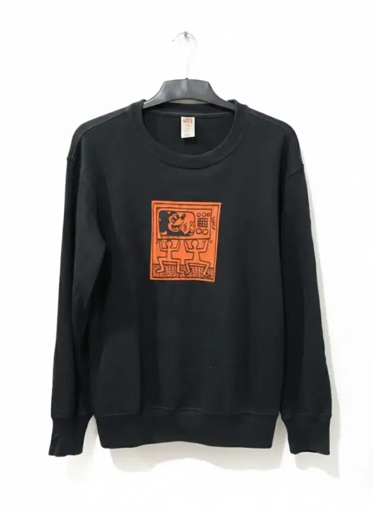 Uniqlo X Disney Mickey Mouse Crewneck Sweater Hitam