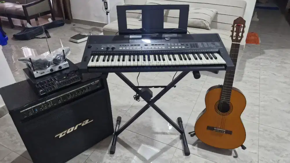 KEYBOARD, GITAR, SPEAKER, AMPLIFIER MIXER, MIC WIRELESS