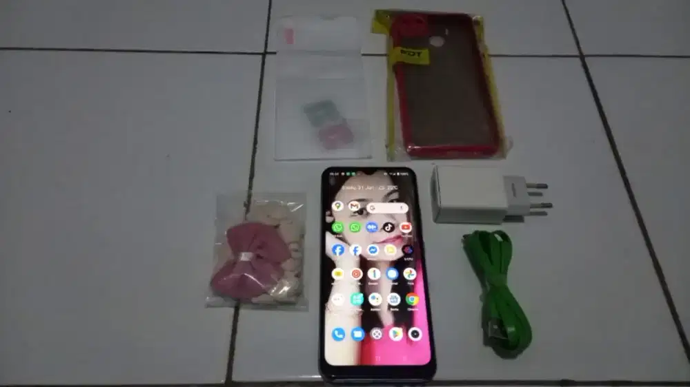 Realme C21Y ( 2022 )
Ram 3gb Rom 32gb
Blue Edition