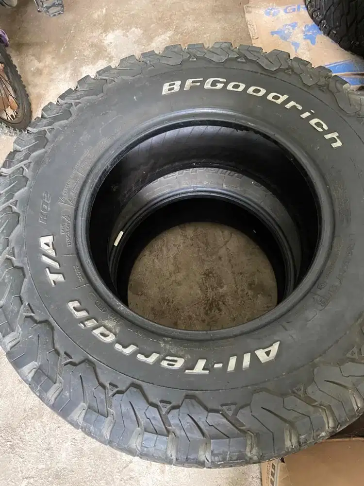 Bfg Bf Goodrich 305 65 r17 kondisi 85%