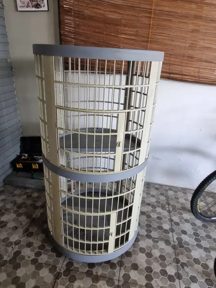 Dijual 2 buah kandang kucing besar dan kecil