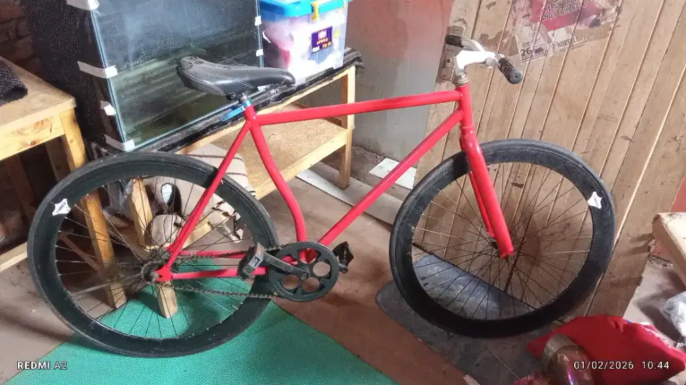 Sepeda fixie merah hitam