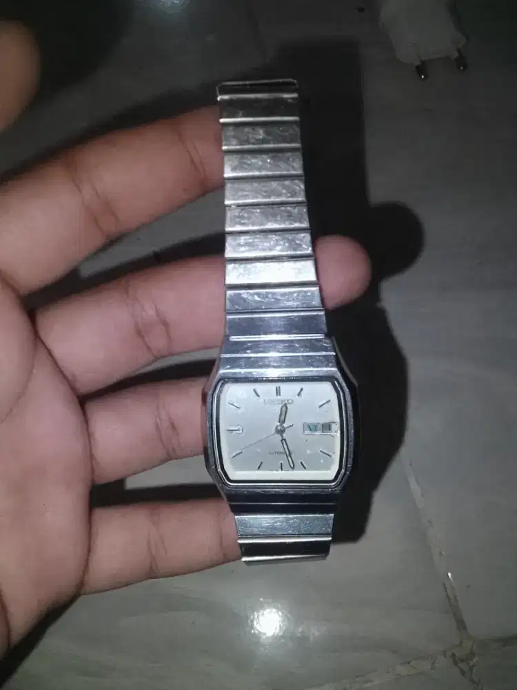 Jam tangan tahun 1980 an