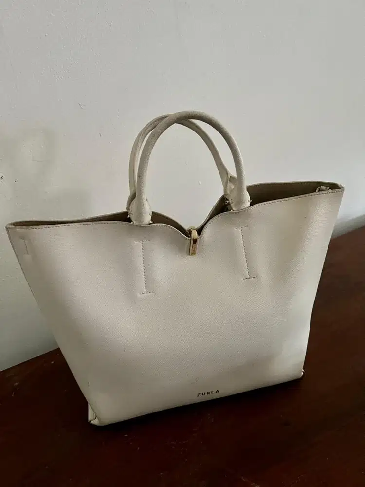 Tas wanita merk Furla