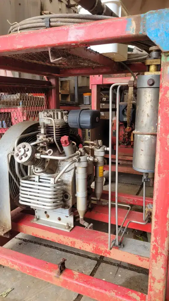 SCUBA BAUER COMPRESSOR 320LPM