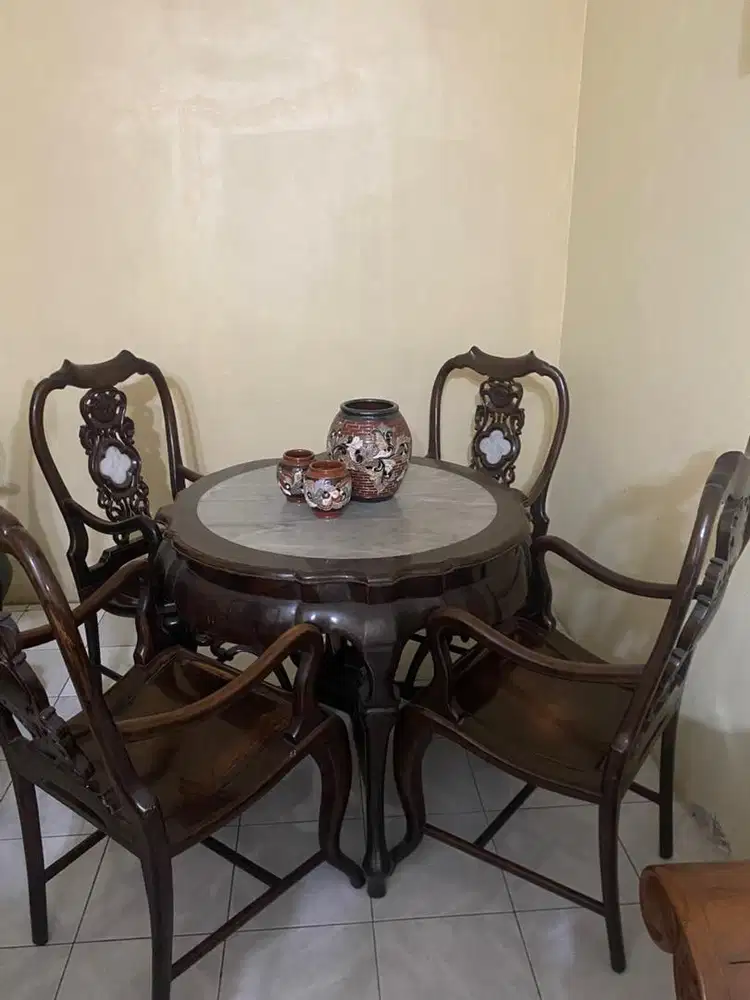 Dijual meja dan kursi barang antik