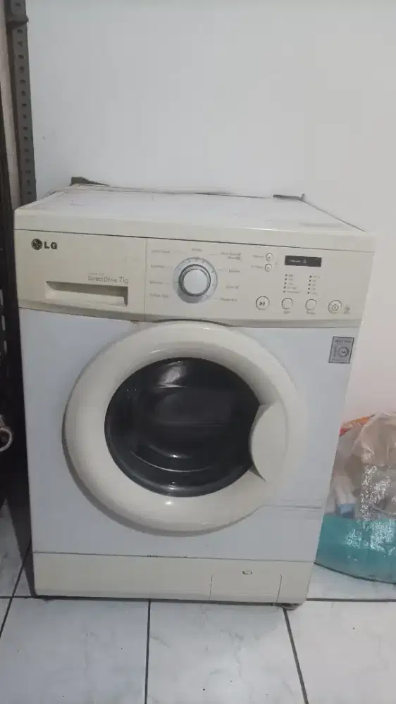 Mesin cuci LG 7 kg pintu depan