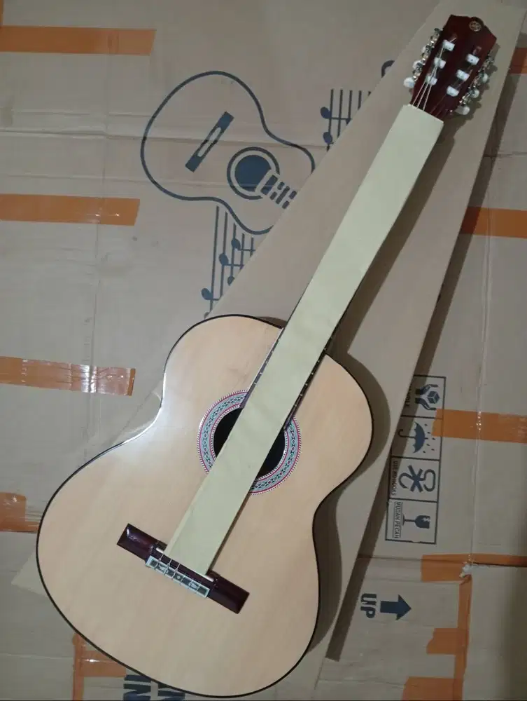 GITAR AKUSTIK CLASIC NYLON TANAM BESI KONDISI BARU