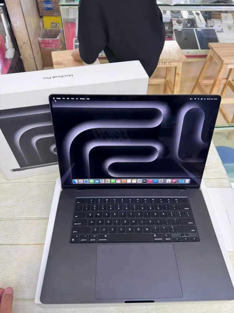 (ibox) Macbook Pro M3 Pro 16-inch 18/512gb bekas second resmi ibox