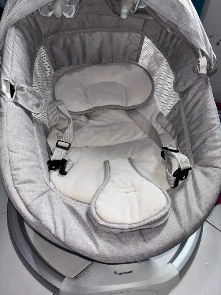 bouncer sugar baby hug me