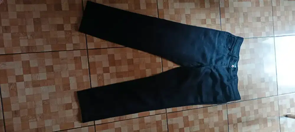 Bekas pribadi celana Lea original nomor 32