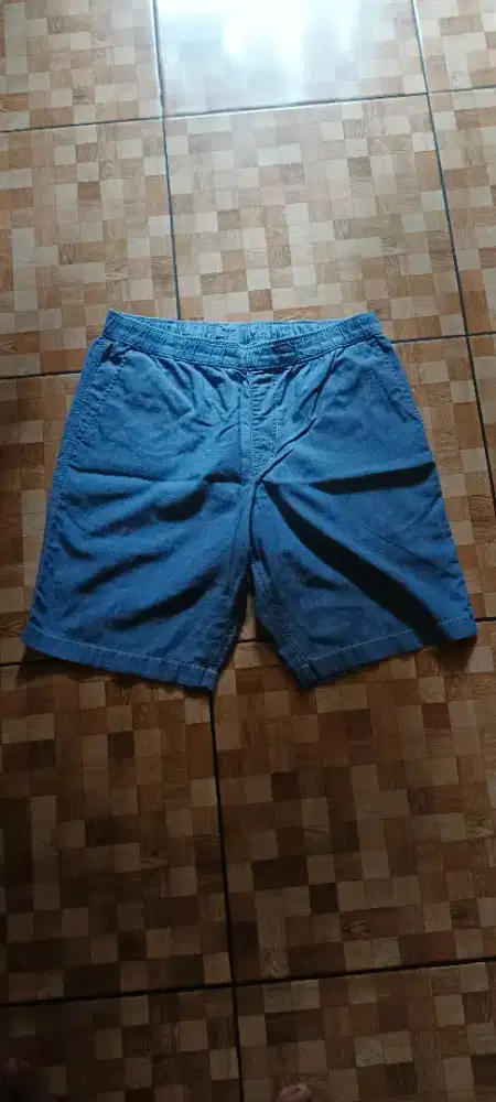 Bekas pribadi celana uniqlo nomor 32