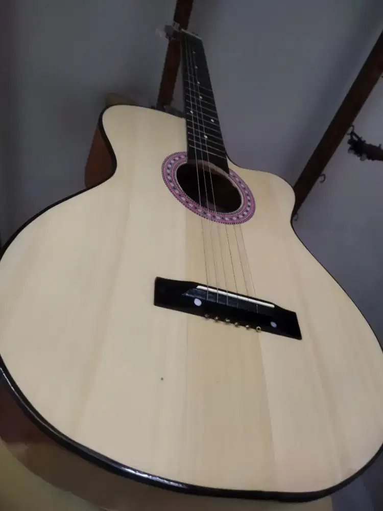 Gitar akustik pemula