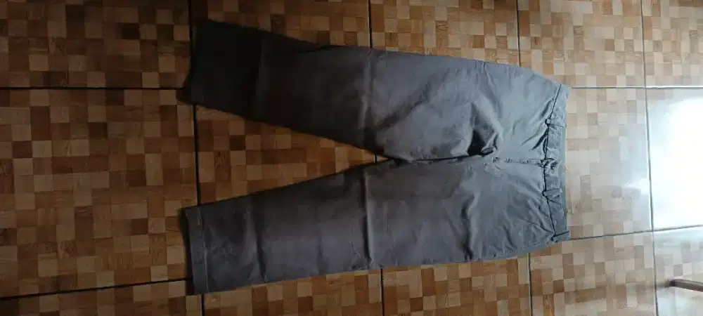 Bekas pribadi celana uniqlo nomor 32