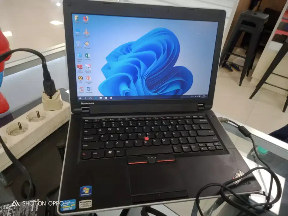 Jual Cepat LAPTOP LENOVO THINKPAD Core i3 RAM 4GB HDD 320GB MURAH