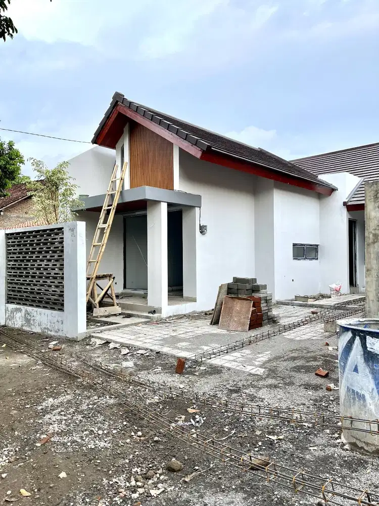 Rumah Baru Desain Cakep dekat Jalan Kebon Agung