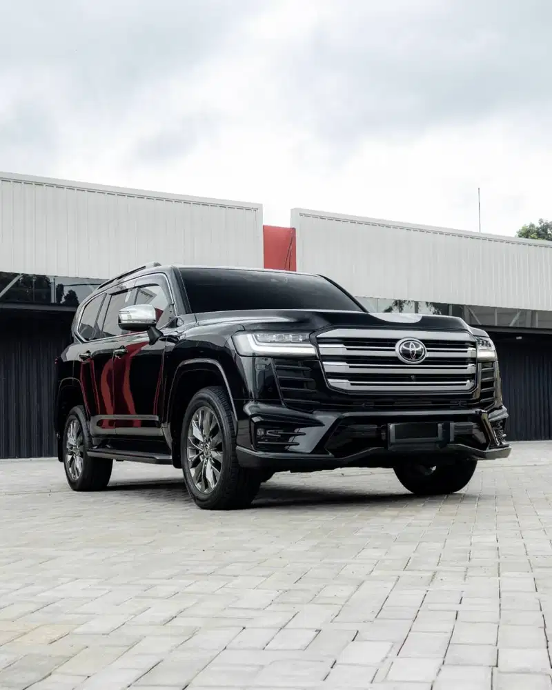 Toyota Land Cruiser 300 VX-R 4x4 AT 2024