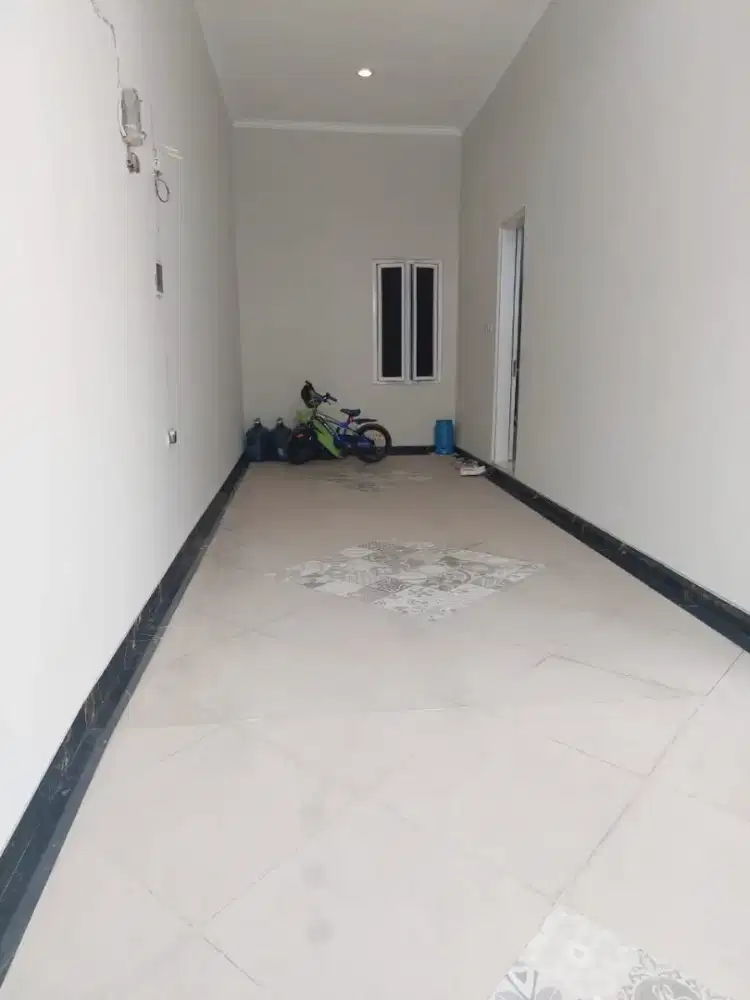 Di Jual BU. Rumah 2 Lt, Strategis , Aman , Furnished , Free IPL , SHM.