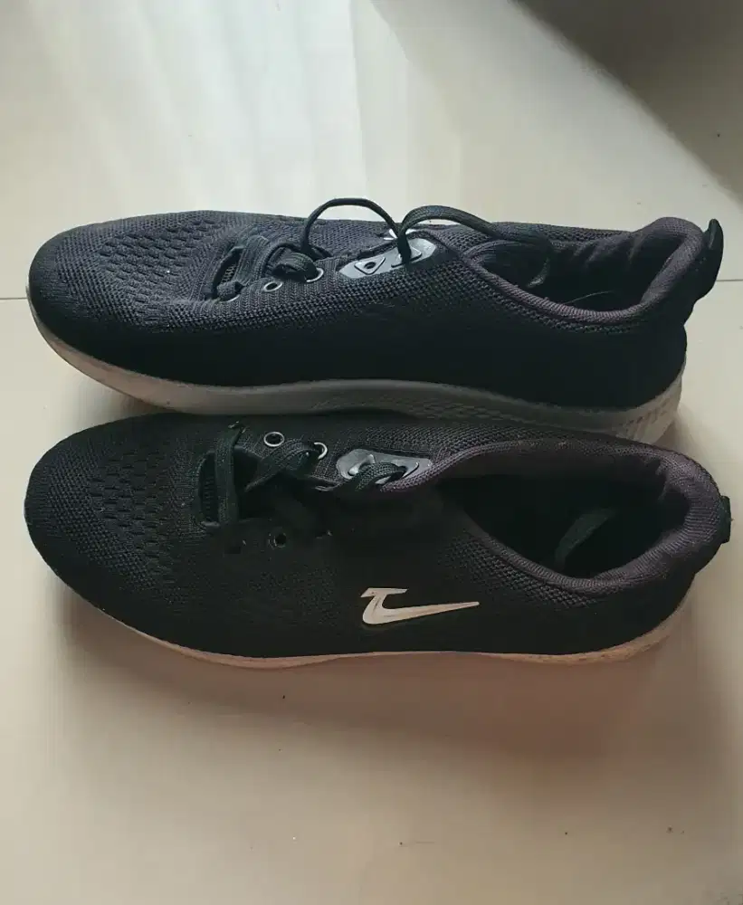 Sepatu (4 macam hanya Rp 149.999) jual murah layak pakai