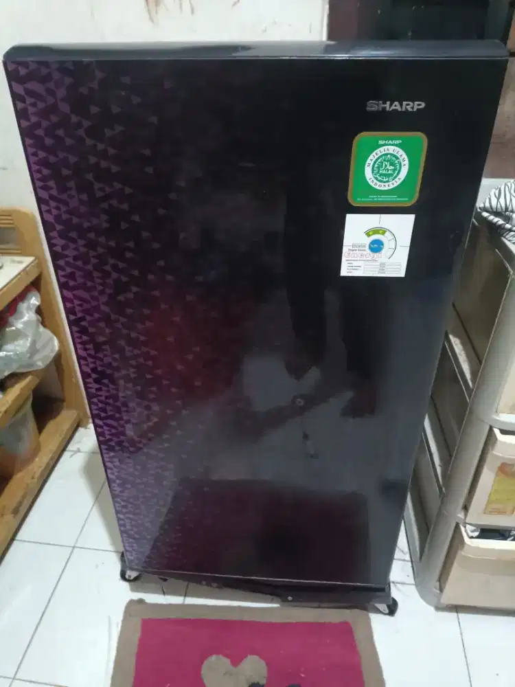 Kulkas sharp mulus dingin