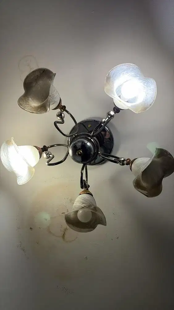 Lampu furniture antik