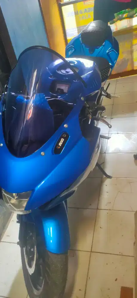 Gsx r150 warna biru