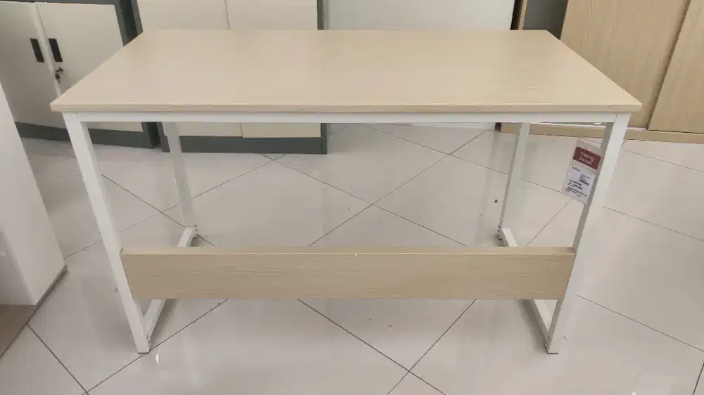 Meja kantor / meja komputer