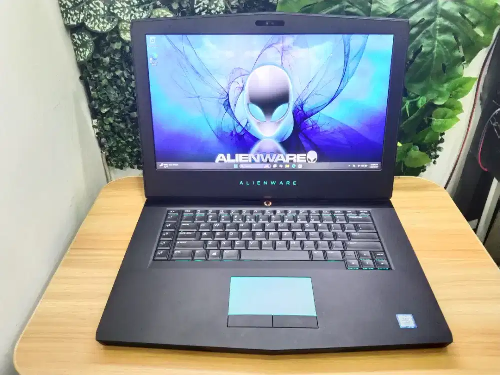 DELL ALIENWARE 15 R3
CORE i7-7700HQ/16GB
SSD 256GB + 1TB GTX 1060 6GB
