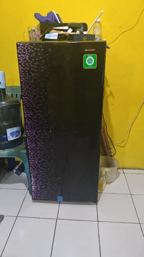 Dijual Tv 32 inch dan Kulkas 1 Pintu