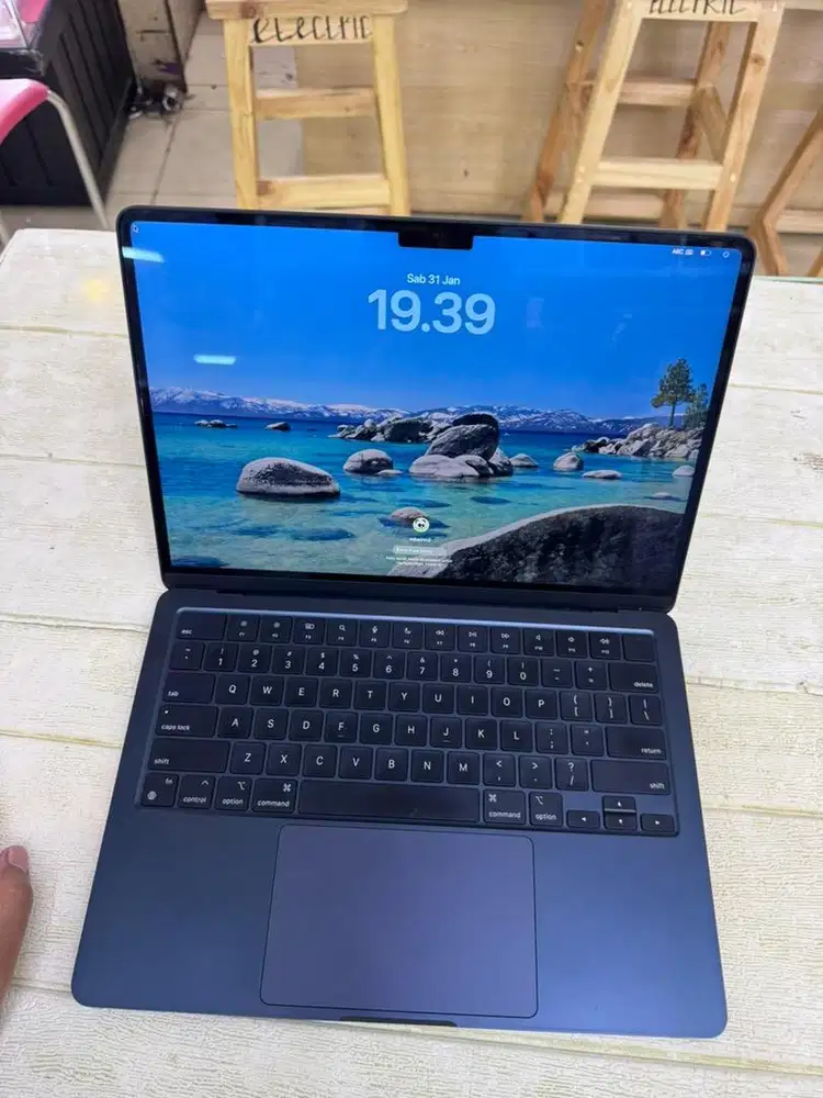 Macbook Air M2 2022 13 8/256gb bekas second original