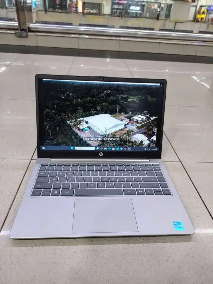 Laptop HP14 ep0260TU i3-1315U 8GB/512GB/Windows 11/OHS 2024/Garansi 2