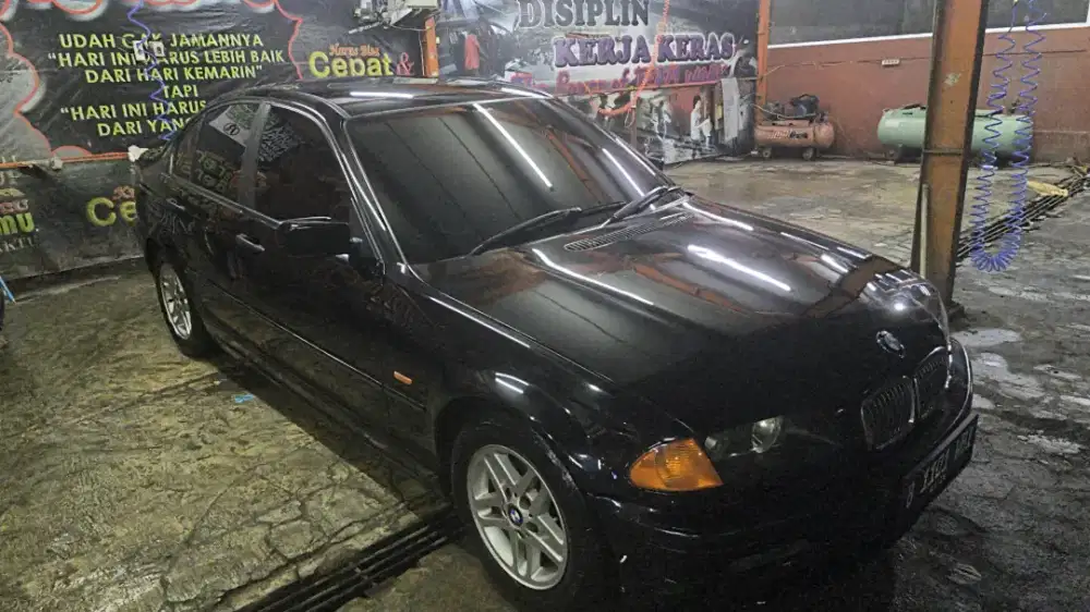 BMW 318i 2001 Bensin